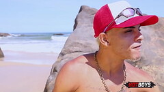 Mega orgia dos novinhos na praia! Thumb