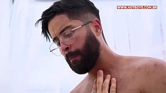 Urs&atilde_o pentelhudo fodendo o safado Thumb