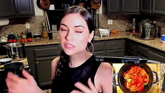 Sasha Grey vendo e fazendo Moqueca de Peixe Baiana Thumb