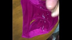 Moi et deux amis &eacute_jaculent sur une petite culotte Thumb