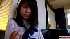 人生初潮吹き！大洪水のツルピタ 瞳の大きな可愛いぴちぴち18歳が 服で2回以上のイキ祭り。ちびっこ体型貧乳ちっぱいさんスカートに正常位で中出し。個人撮影　ハメ撮り　オリジナル　セーラー服 アヘ顔 アク Thumb