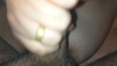 Casada bate punheta para marido Thumb