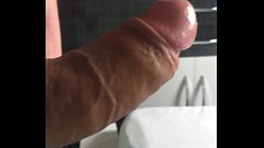 Porn&ocirc_ para mulheres. Punheta no quarto Thumb