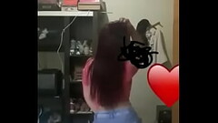 Gostosa novinha dan&ccedil_ando funk de shortinho Thumb