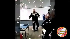 Mi profesor se pone ansioso y mete un baile bien perron Thumb