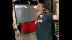 Garota  toma gozada na cara Thumb