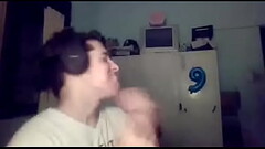 hombre de dudosa procedencia baila sexy (termina sexual) Thumb