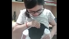em g&aacute_i  h&uacute_t sữa  cực ph&ecirc_ Thumb