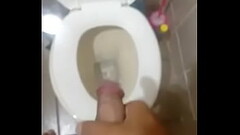 Novinho gozando no banheiro Thumb