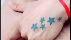 Rey se coje con sus dedos Thumb